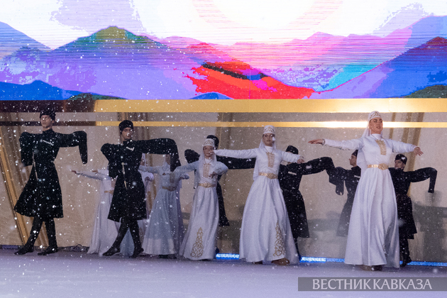 Фестиваль ”Дни рождения Дедов Морозов”. Кавказский танец
