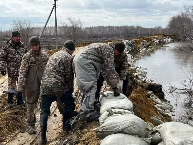 Запад Казахстана эвакуируют в ожидании большой воды