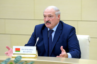 Лукашенко: место санкциям Запада – в туалете