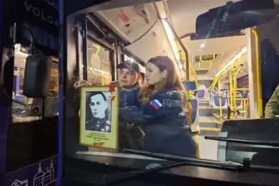 Автобусы Астрахани в канун праздника украсили портреты ветеранов
